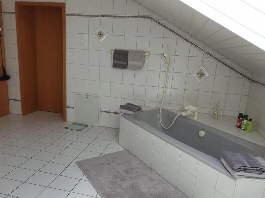 Apartment Moderne Dg-Wohnung In Mainleus Germany
